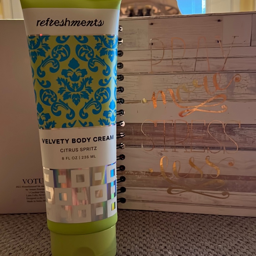 Refreshments Velvety Body Cream Citrus Spritz